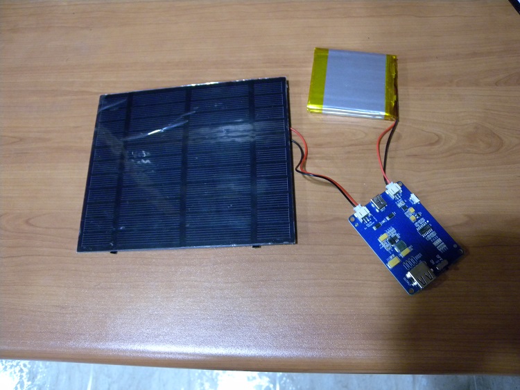 Placa solar con Lipo Rider Pro y batería lipo conectados